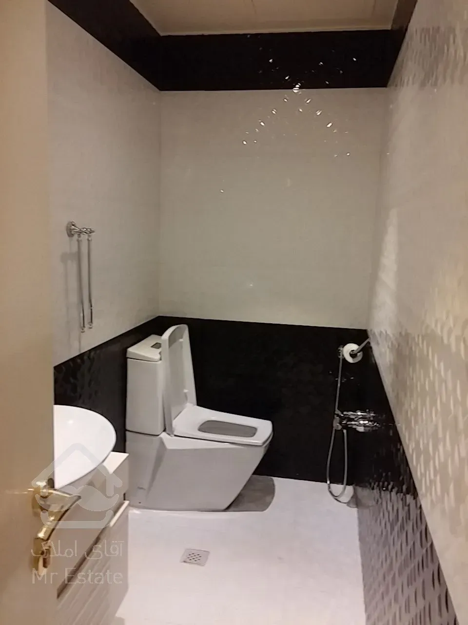 رهن آپارتمان ۲۱۰ متری در زعفرانیه