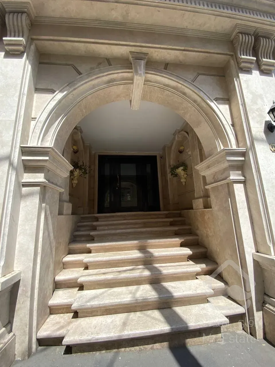 رهن آپارتمان ۲۷۰ متری در محمودیه