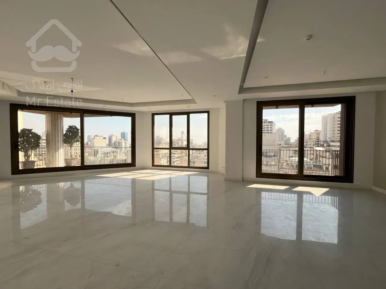 فروش آپارتمان ۲۰۰ متری در زعفرانیه