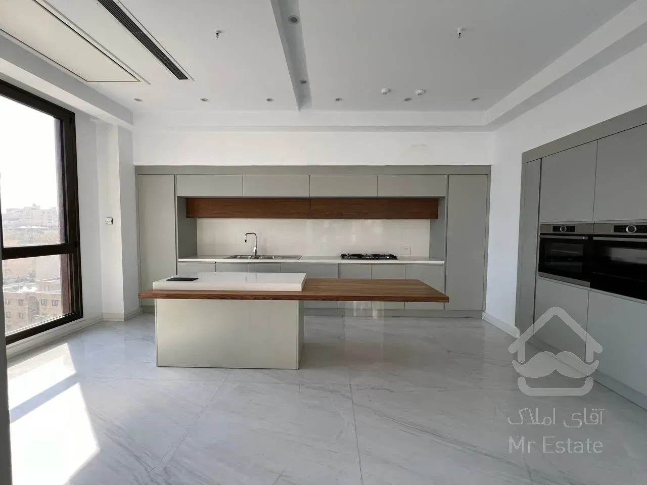 فروش آپارتمان ۲۰۰ متری در زعفرانیه