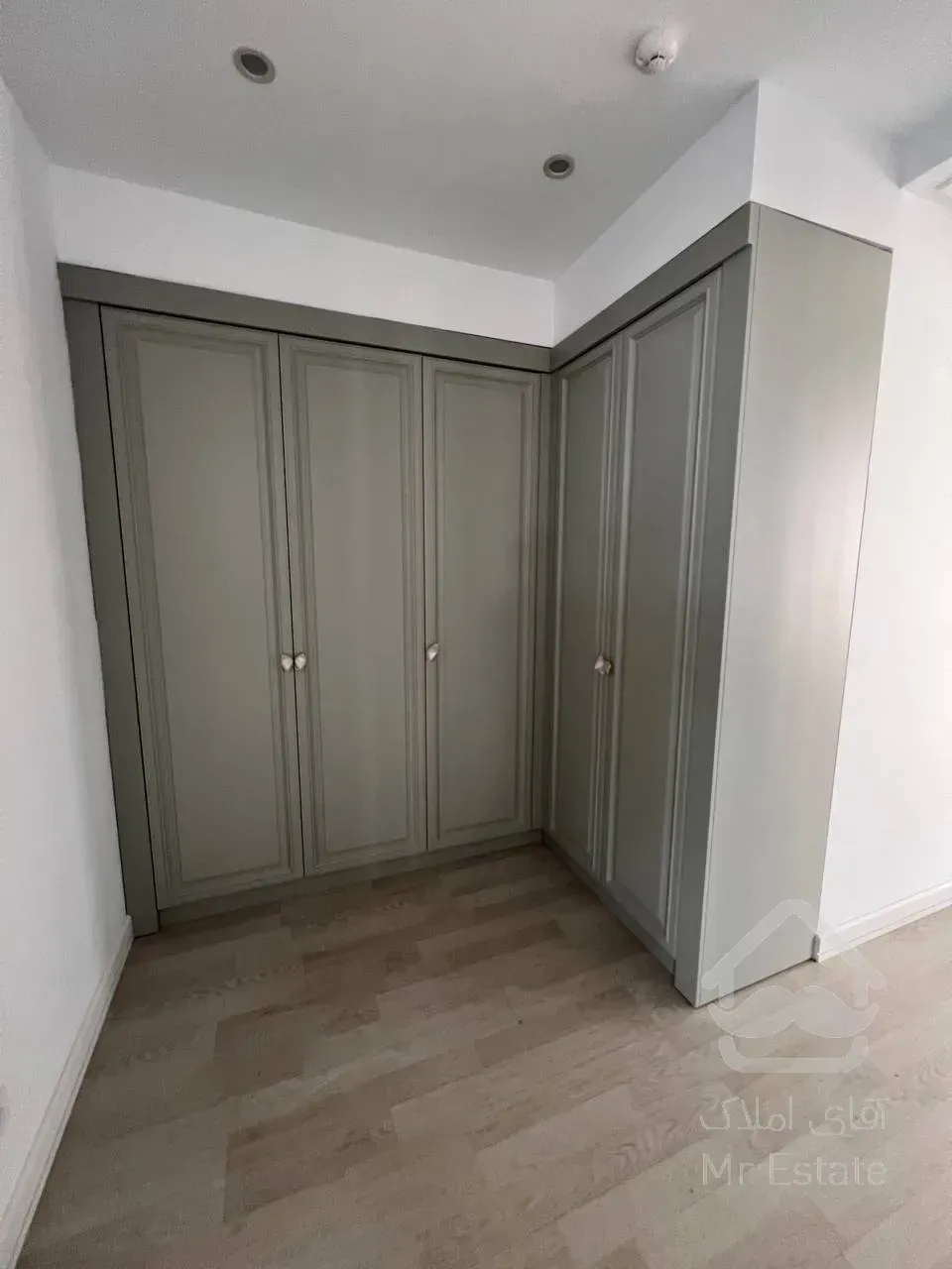 فروش آپارتمان ۲۰۰ متری در زعفرانیه