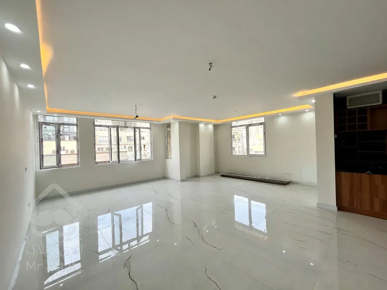 فروش آپارتمان ۲۰۰ متری در زعفرانیه