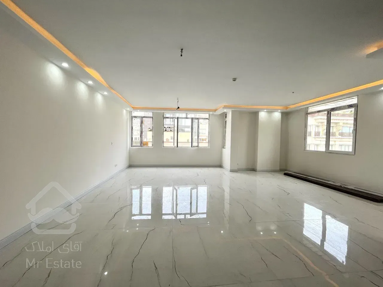 فروش آپارتمان ۲۰۰ متری در زعفرانیه