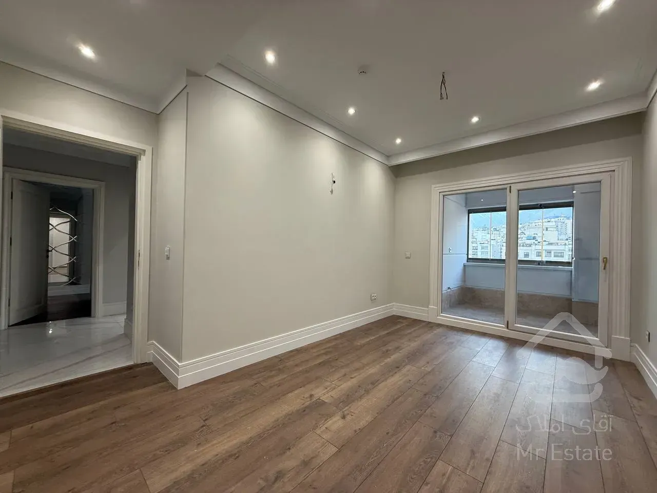 فروش آپارتمان ۲۴۰ متری در محمودیه