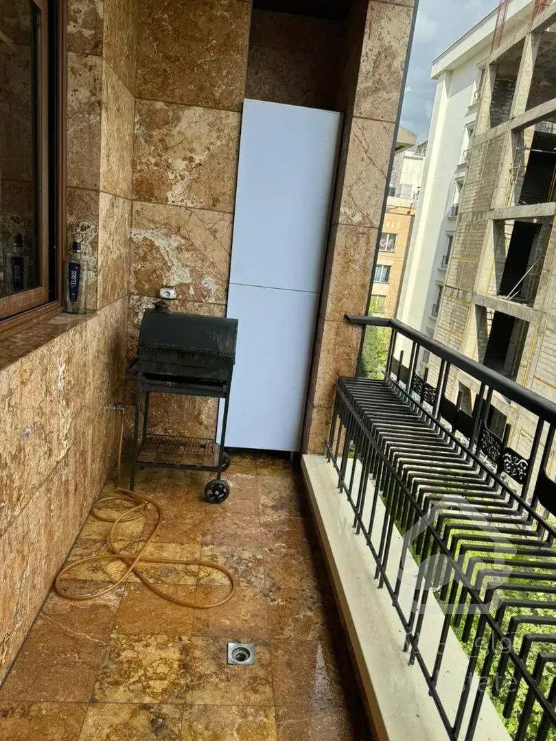 رهن آپارتمان ۲۱۵ متری در زعفرانیه