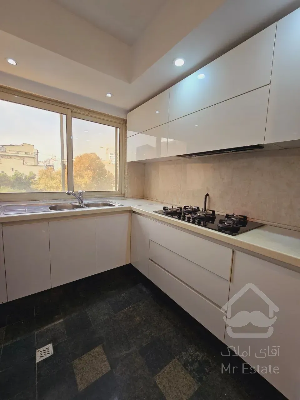 رهن برج باغ ۲۲۰ متری در زعفرانیه