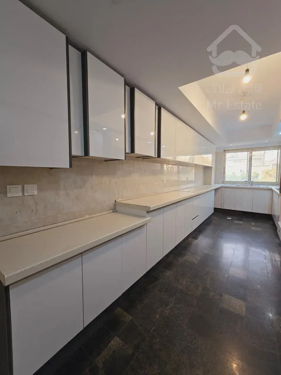 رهن برج باغ ۲۲۰ متری در زعفرانیه