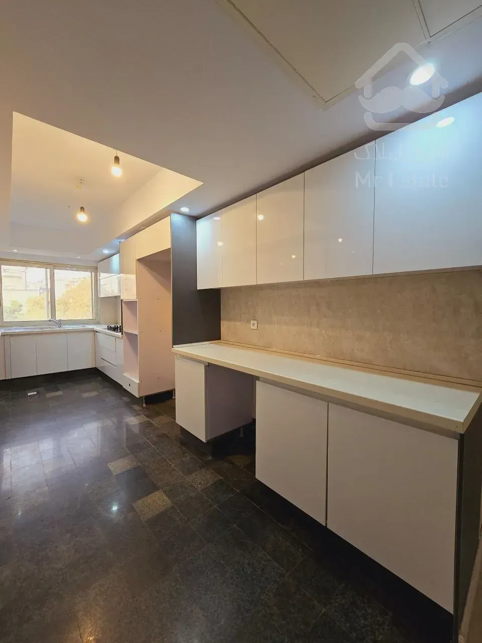 رهن برج باغ ۲۲۰ متری در زعفرانیه