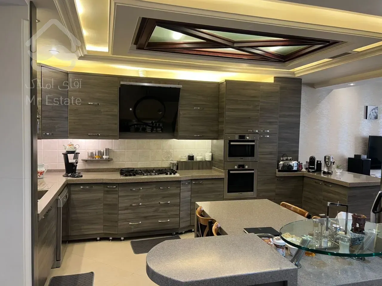 فروش آپارتمان ۲۲۰ متری در زعفرانیه