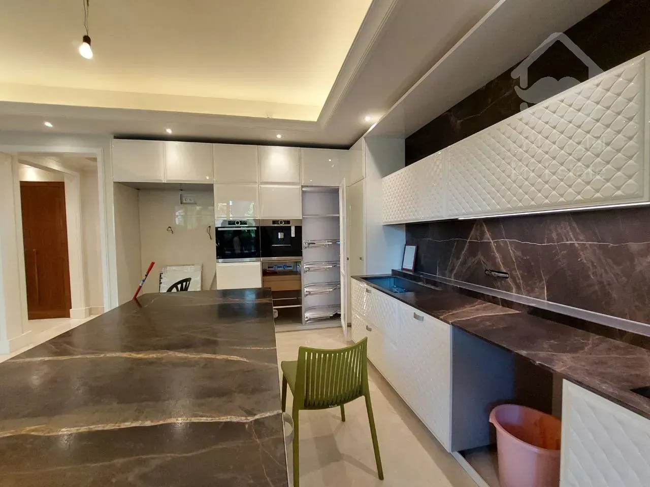 رهن آپارتمان ۴۳۰ متری در محمودیه