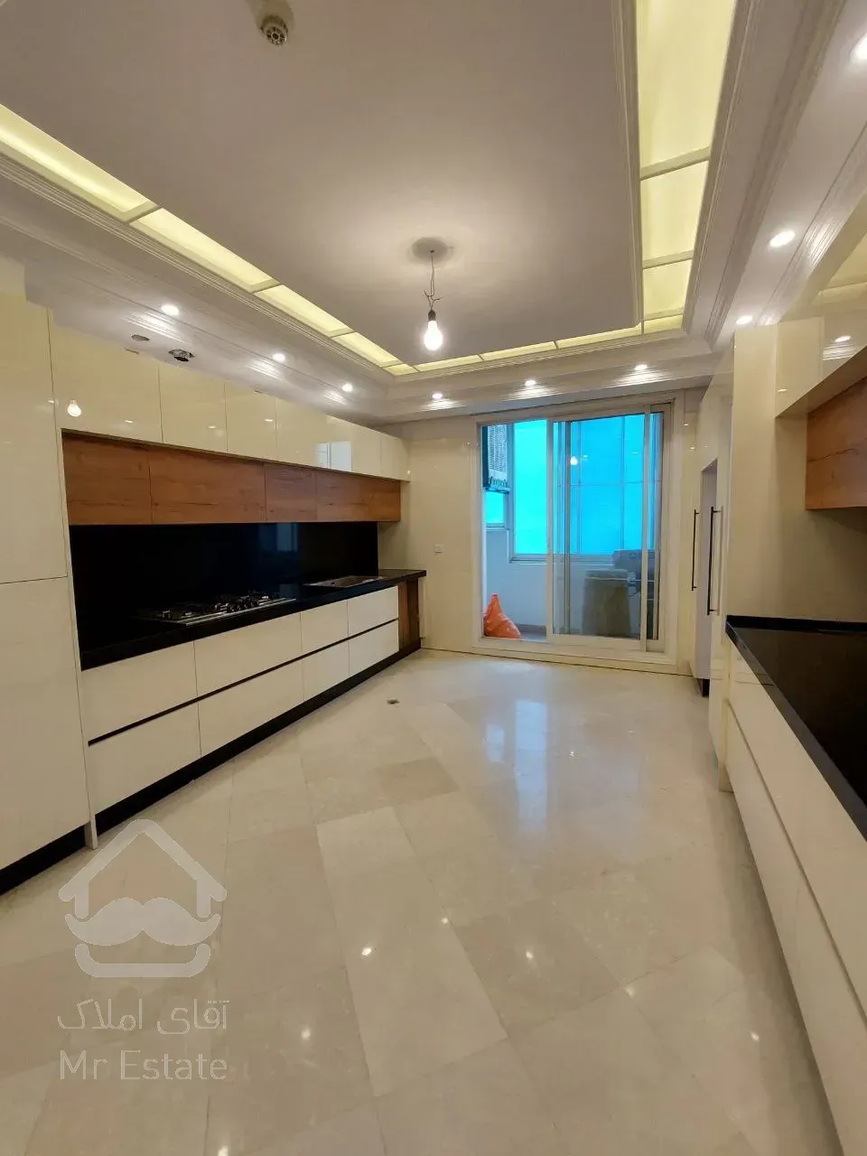 رهن آپارتمان ۳۴۰ متری در زعفرانیه