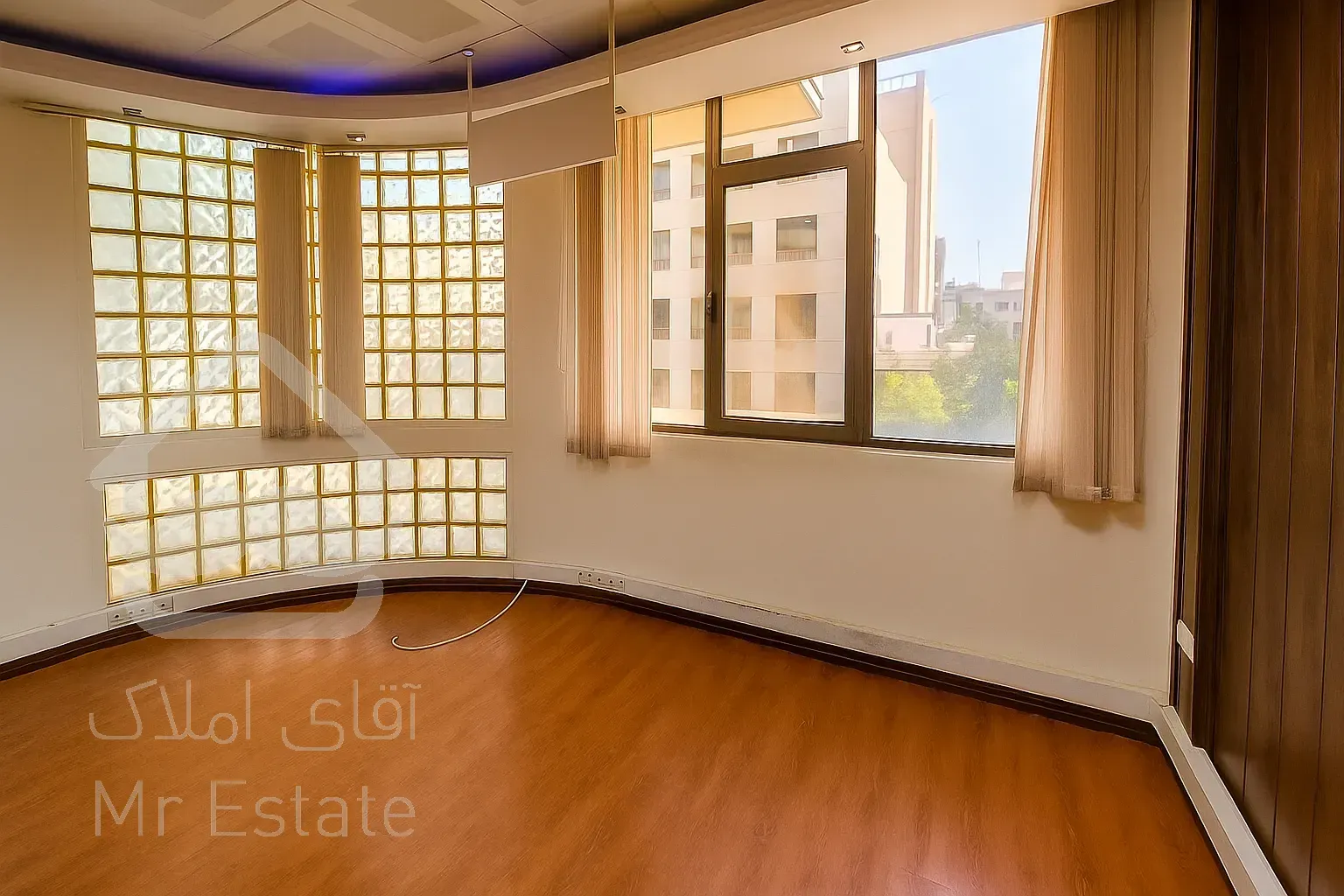 اداری گاندی / 100 متری / نوساز - طراحی شیک و مجلل