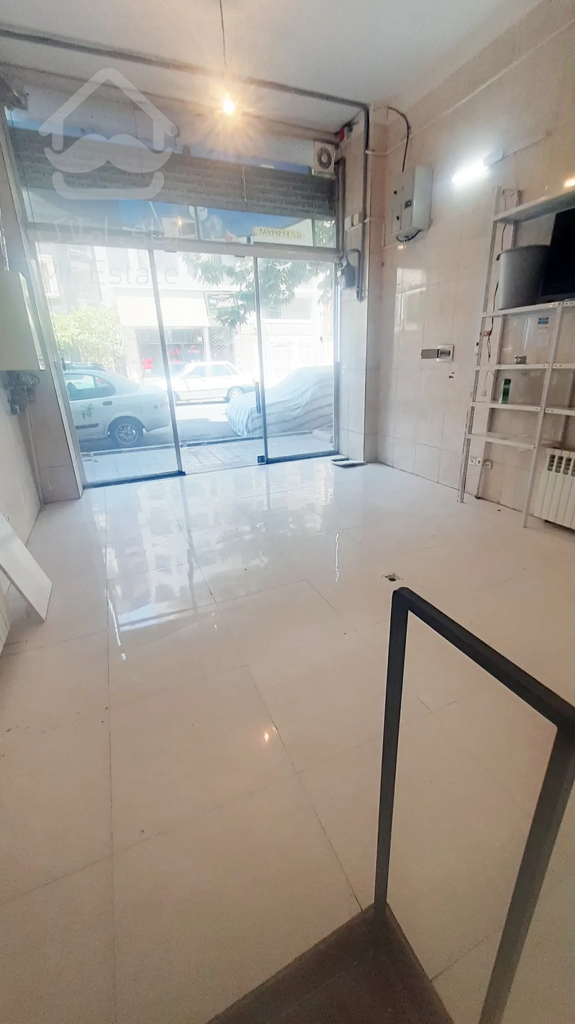 مغازه ۲۳ متر کف با ۲۳ متر زیر زمین