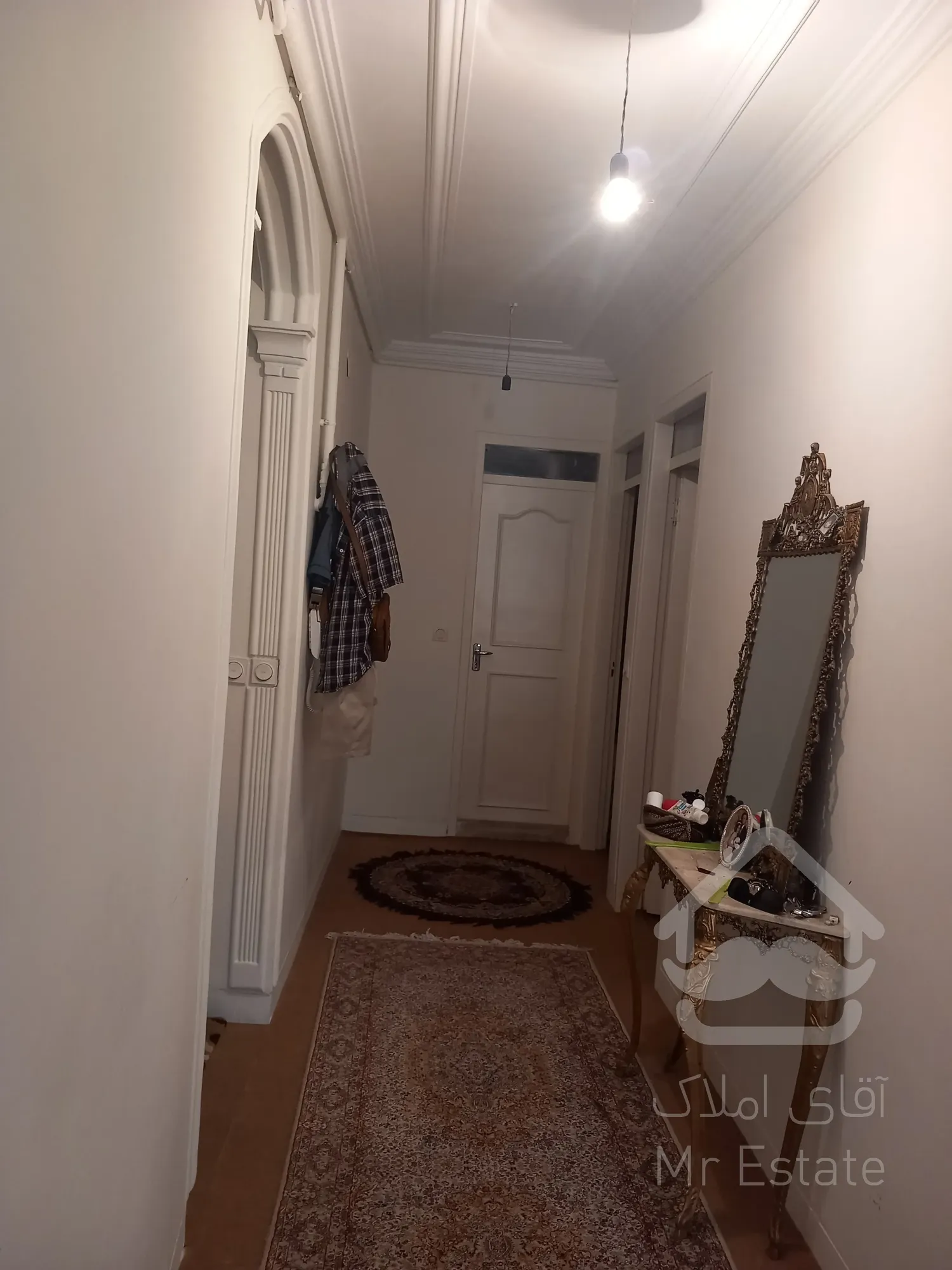 آپارتمان بسیار تمیز ومرتب خیابانطالقانی