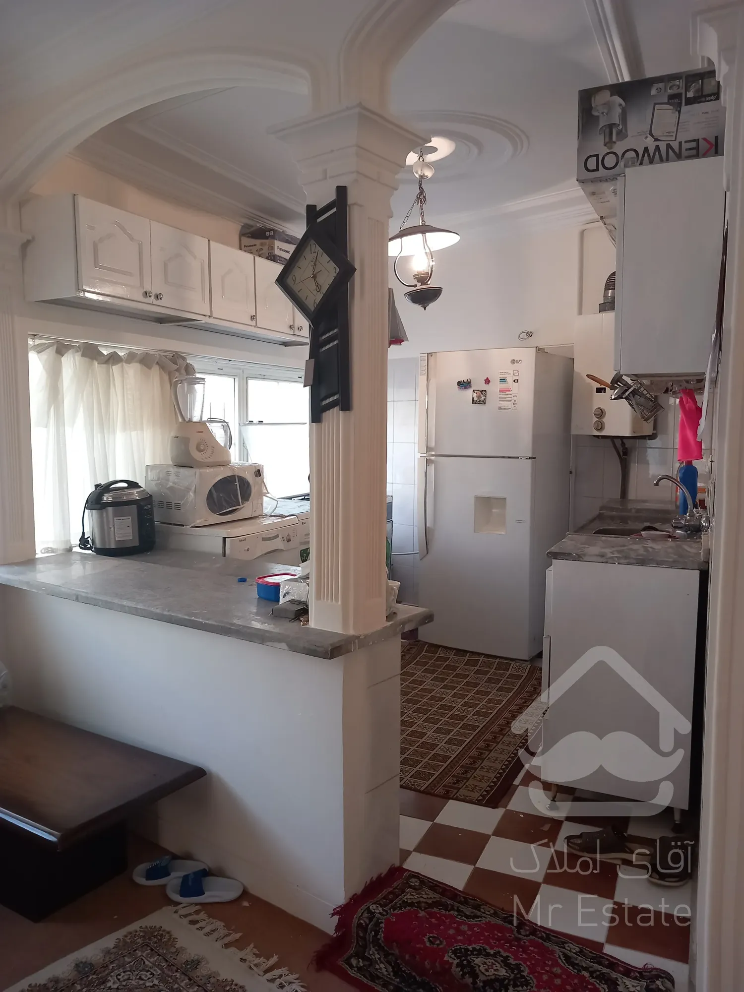 آپارتمان بسیار تمیز ومرتب خیابانطالقانی