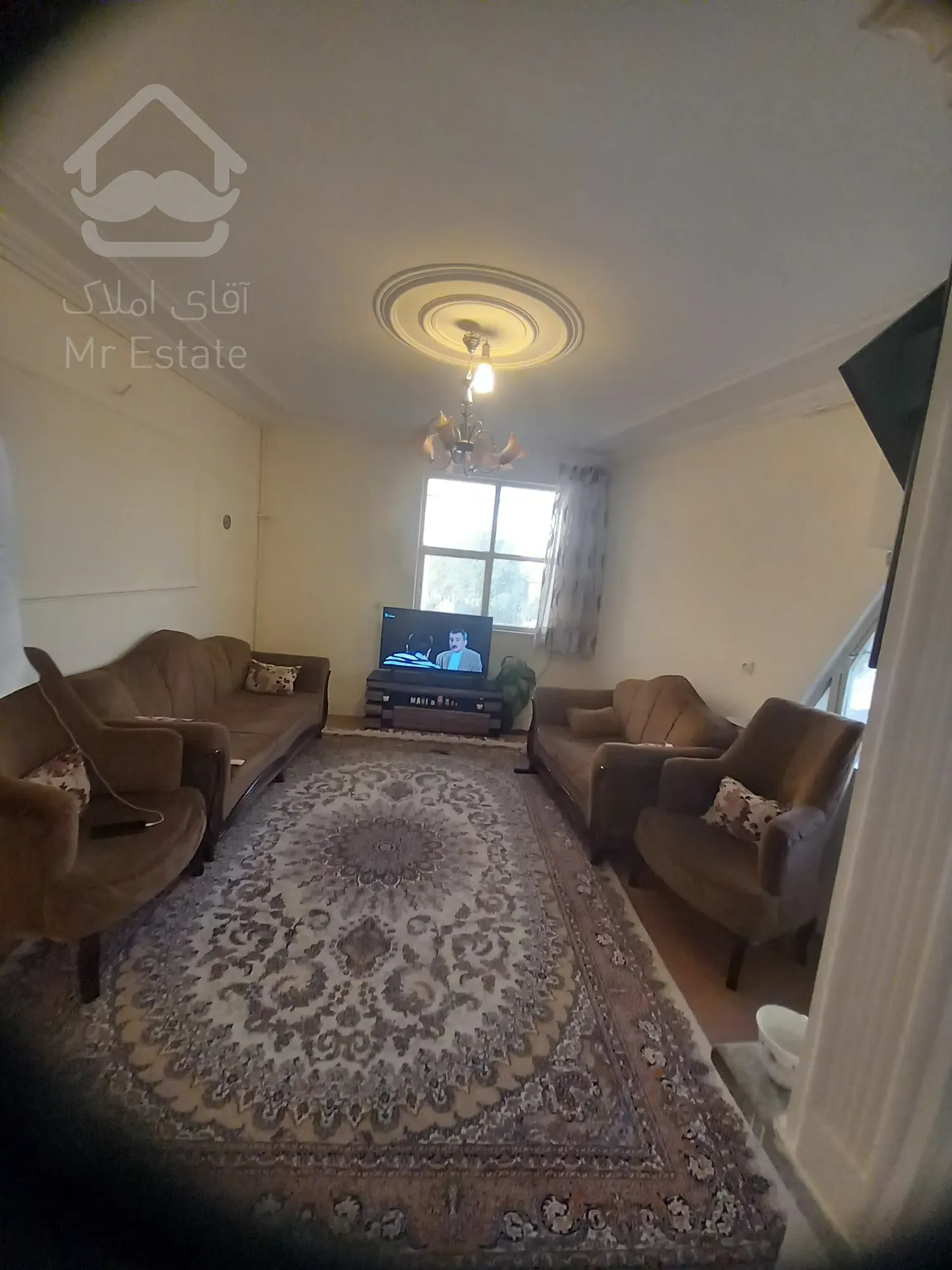 آپارتمان بسیار تمیز ومرتب خیابانطالقانی