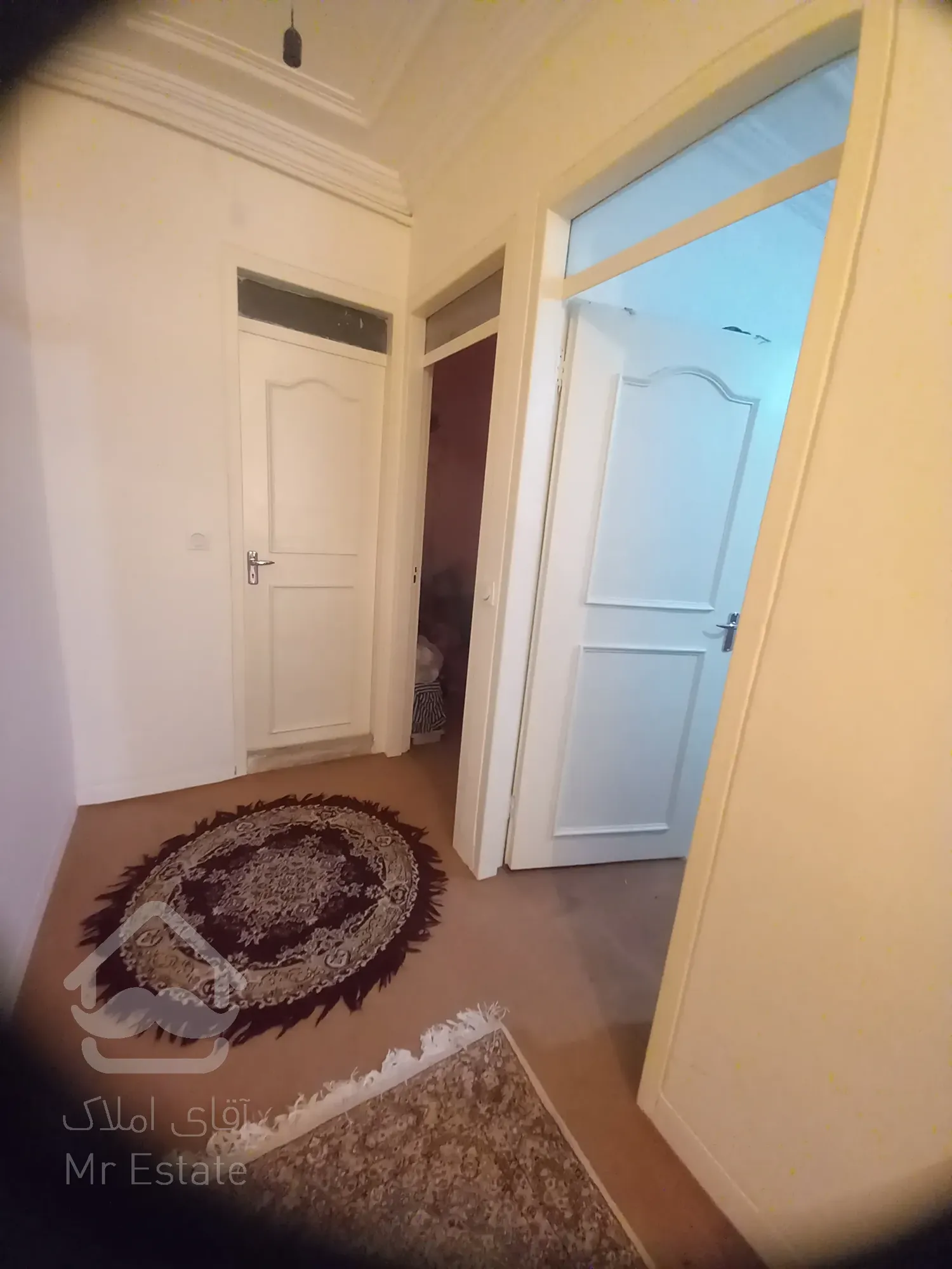 آپارتمان بسیار تمیز ومرتب خیابانطالقانی