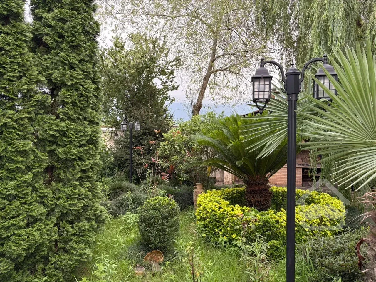 فروش ۴۰۰ متر ویلا لوکس سلمانشهر