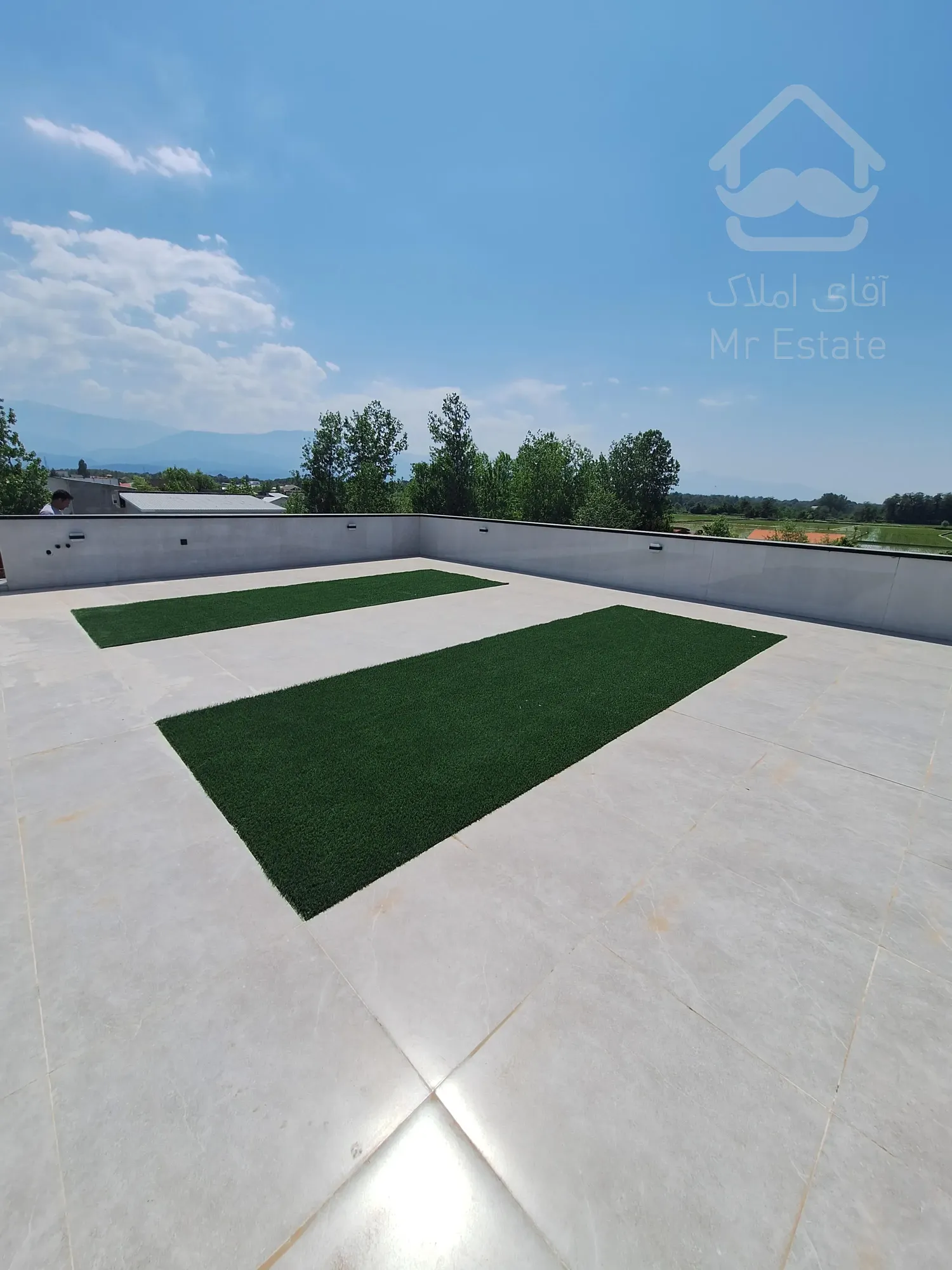 ویلای مدرن روف دار با ویو دریاچه و پارک جنگلی نور