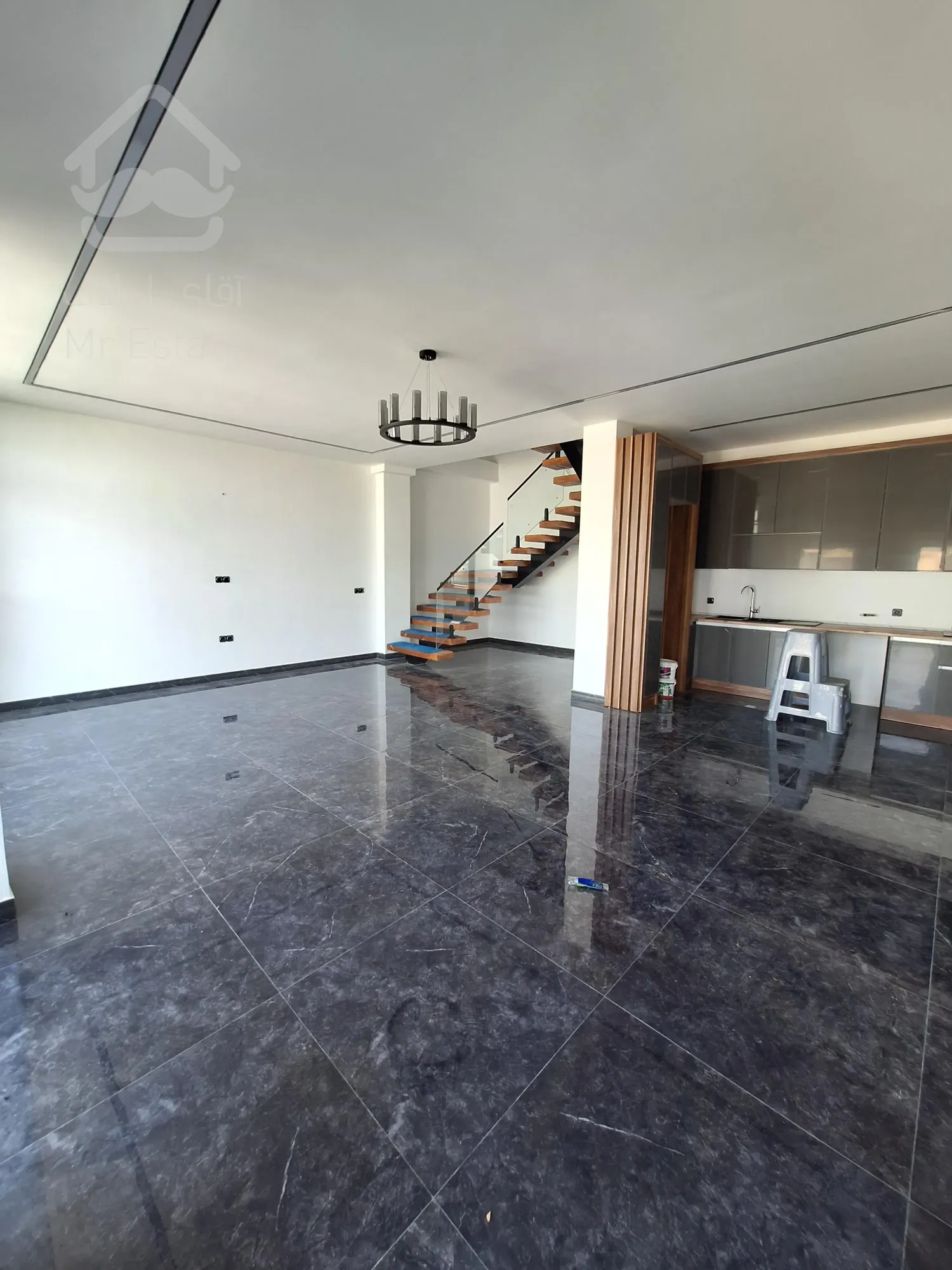 ویلای مدرن روف دار با ویو دریاچه و پارک جنگلی نور