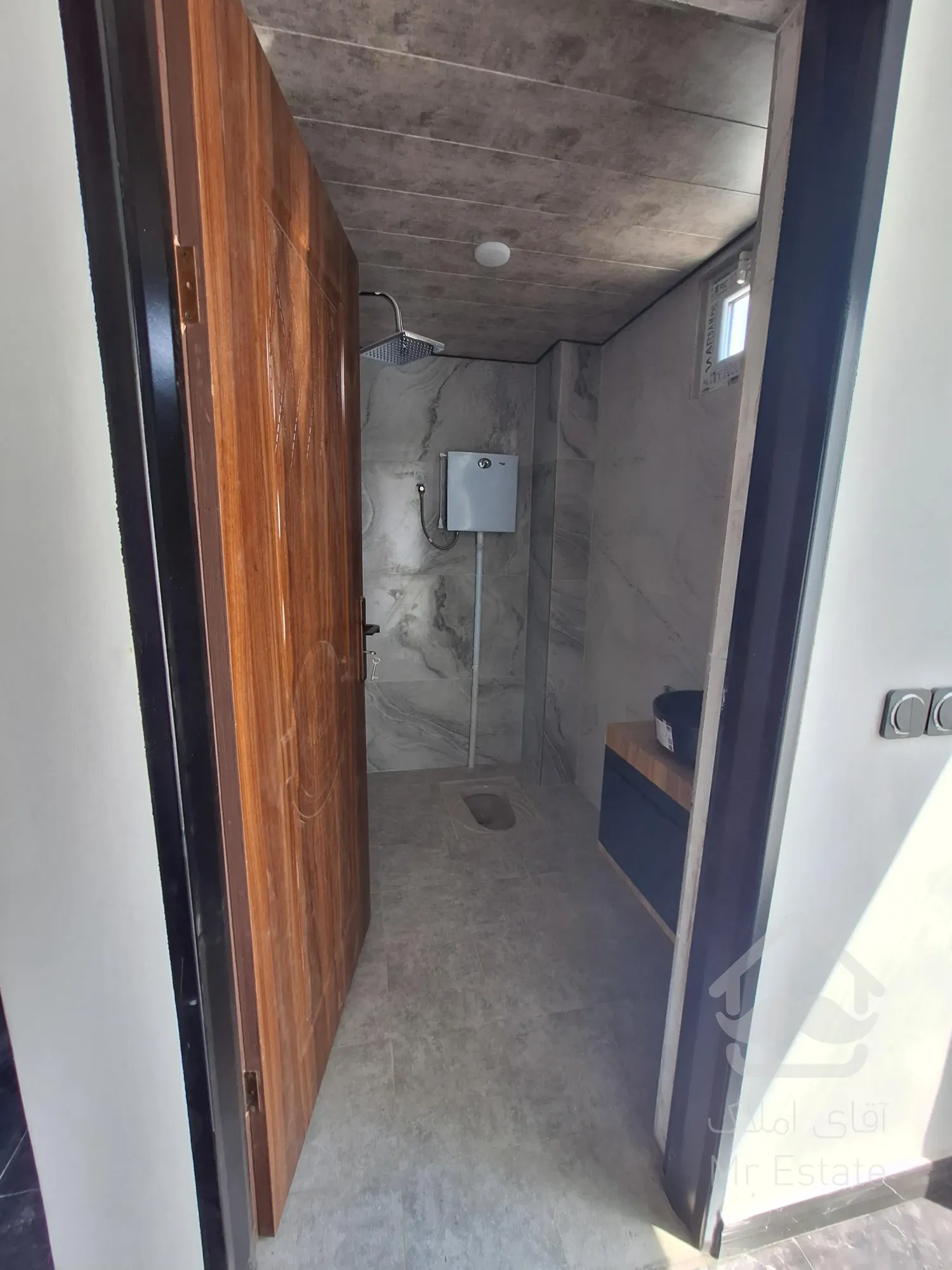 ویلای مدرن روف دار با ویو دریاچه و پارک جنگلی نور