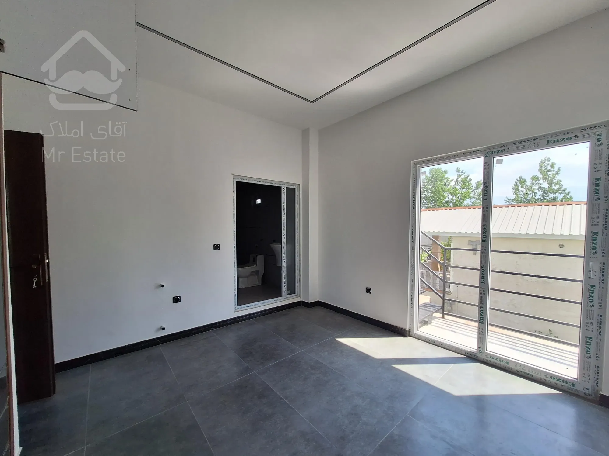 ویلای مدرن روف دار با ویو دریاچه و پارک جنگلی نور