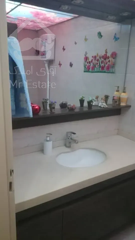 آپارتمان تکواحدی 113 متر بر خیابان آموزگار طبقه اول باپارکینگ اصلی