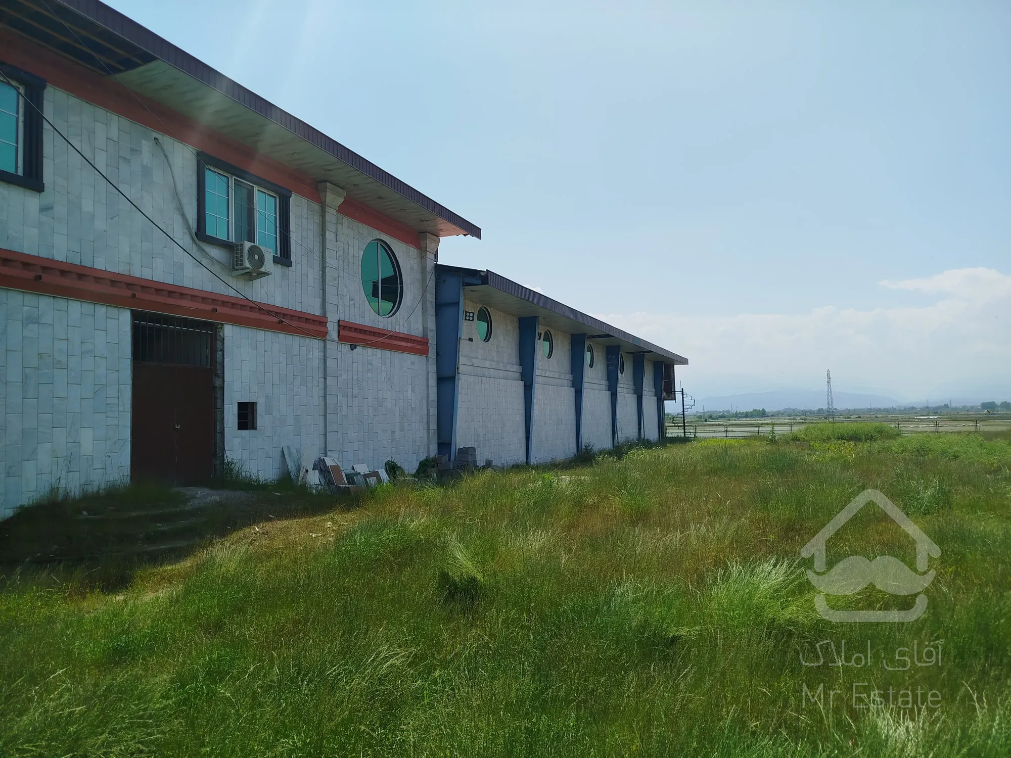 مجتمع اقامتی تفریحی ، استخر شنا و 6 سوییت