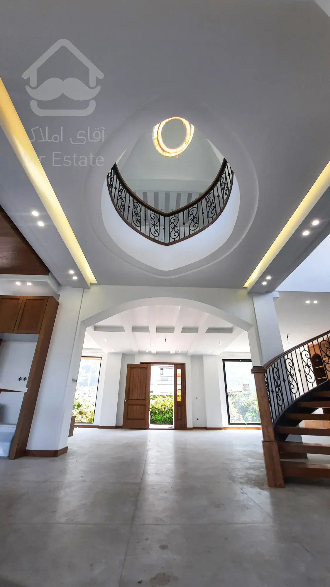 فروش ویلا نوساز با ویو ابدی در محله ۴ نمک‌آبرود