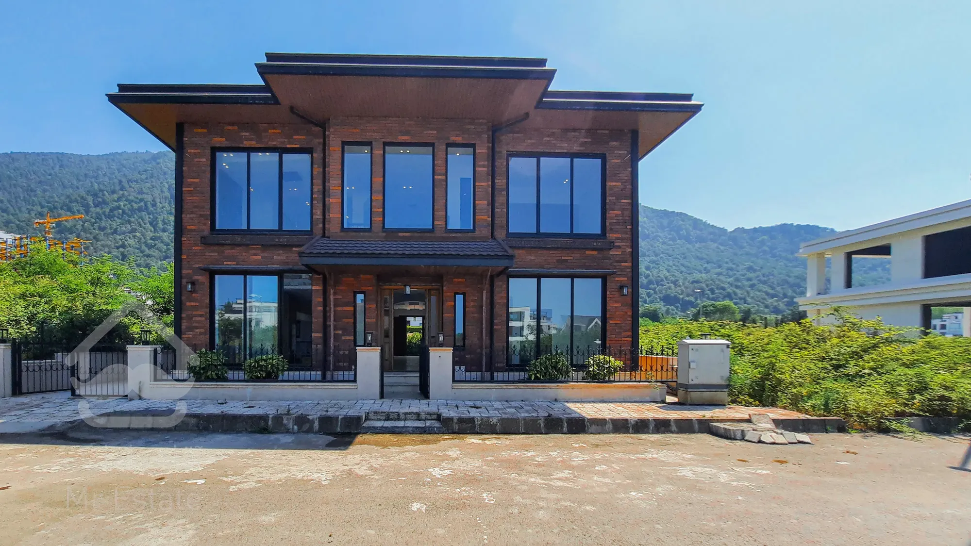 فروش ویلا نوساز با ویو ابدی در محله ۴ نمک‌آبرود