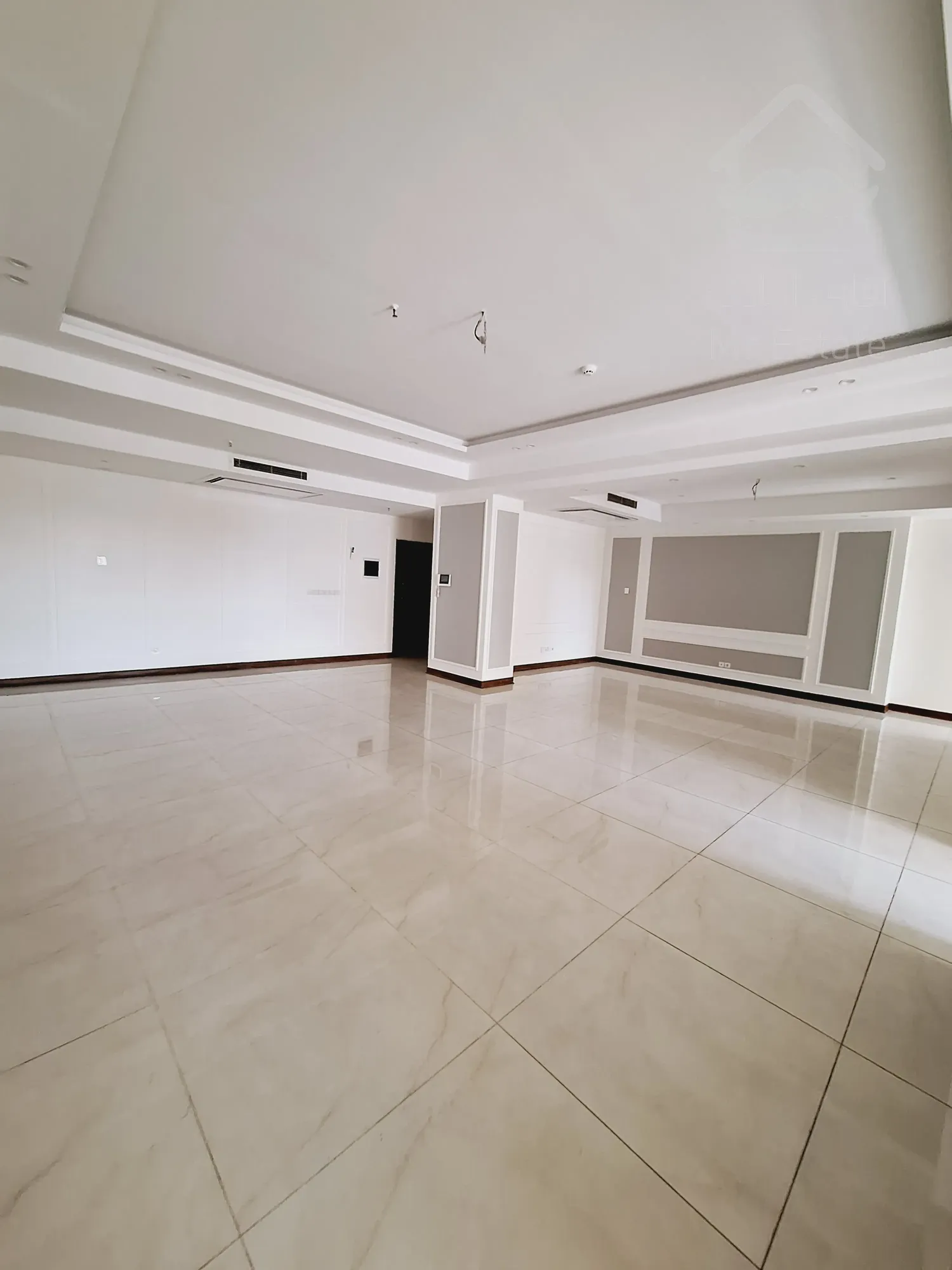 ۱۳۰ متر قابلیت سه خواب کاخ لوکس رونیکا