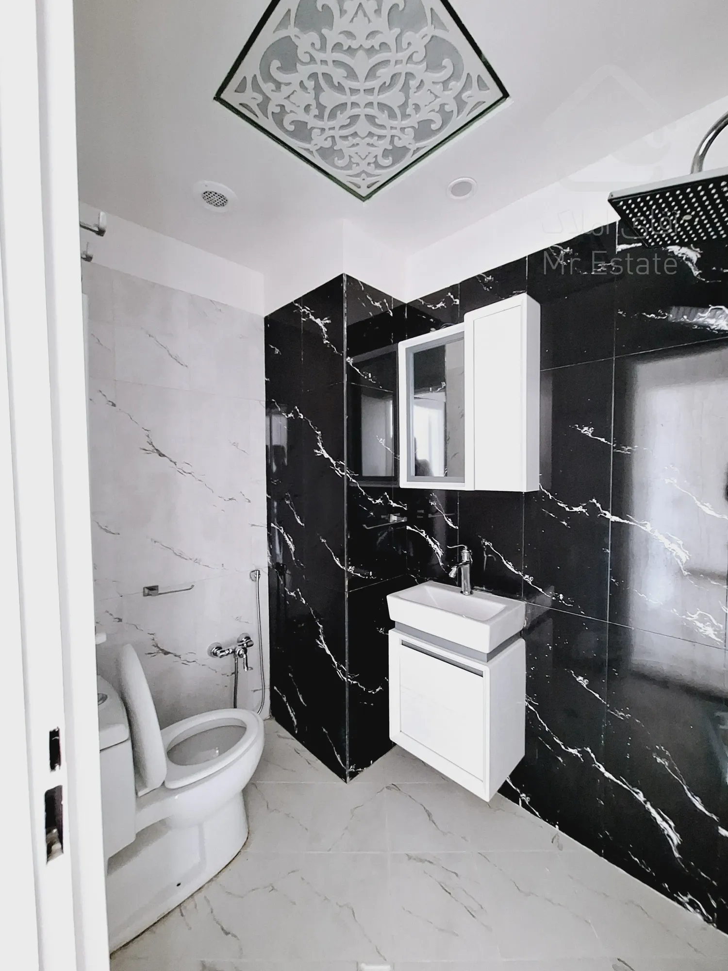 ۱۳۰ متر قابلیت سه خواب کاخ لوکس رونیکا