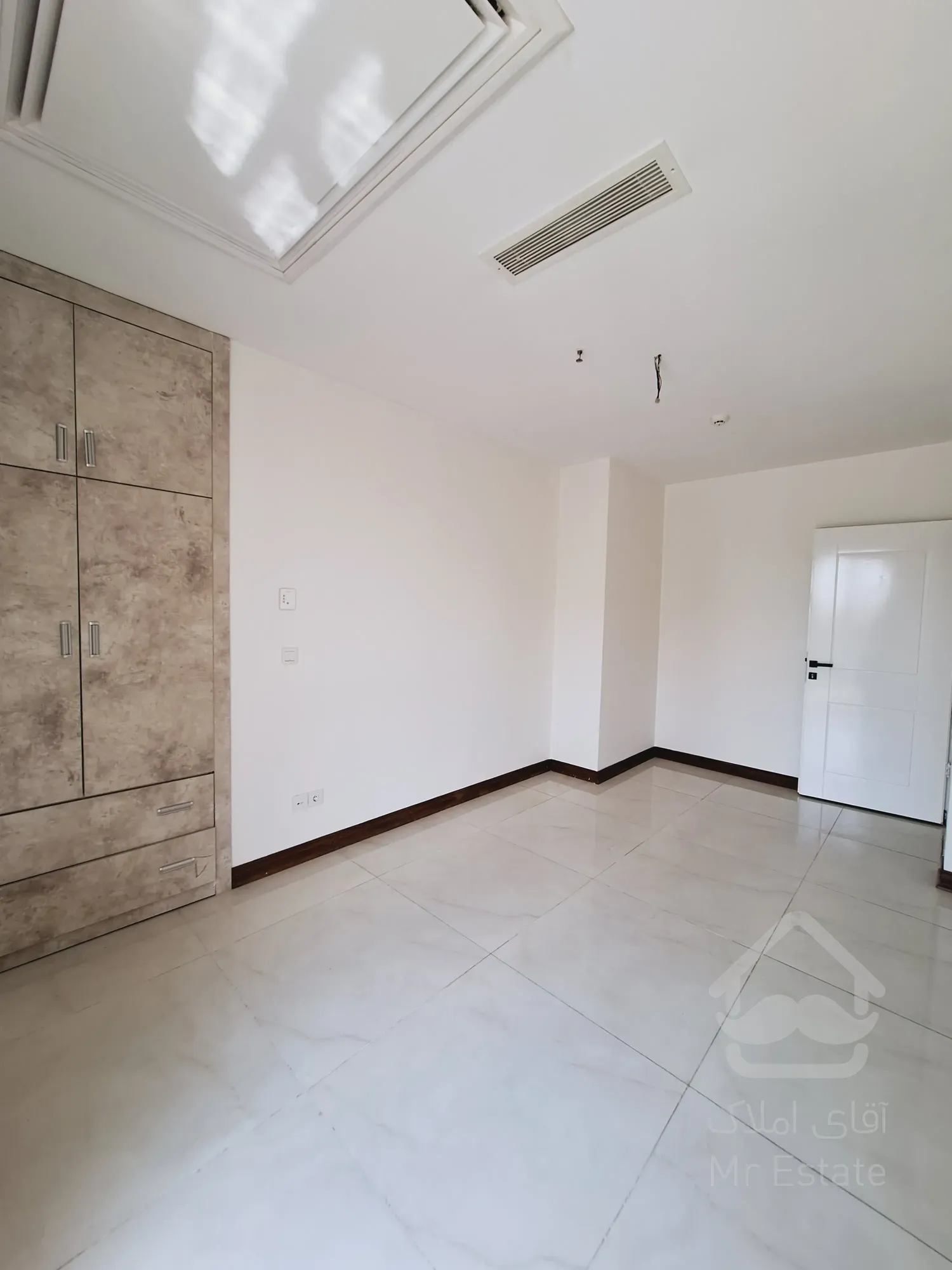 ۱۳۰ متر قابلیت سه خواب کاخ لوکس رونیکا