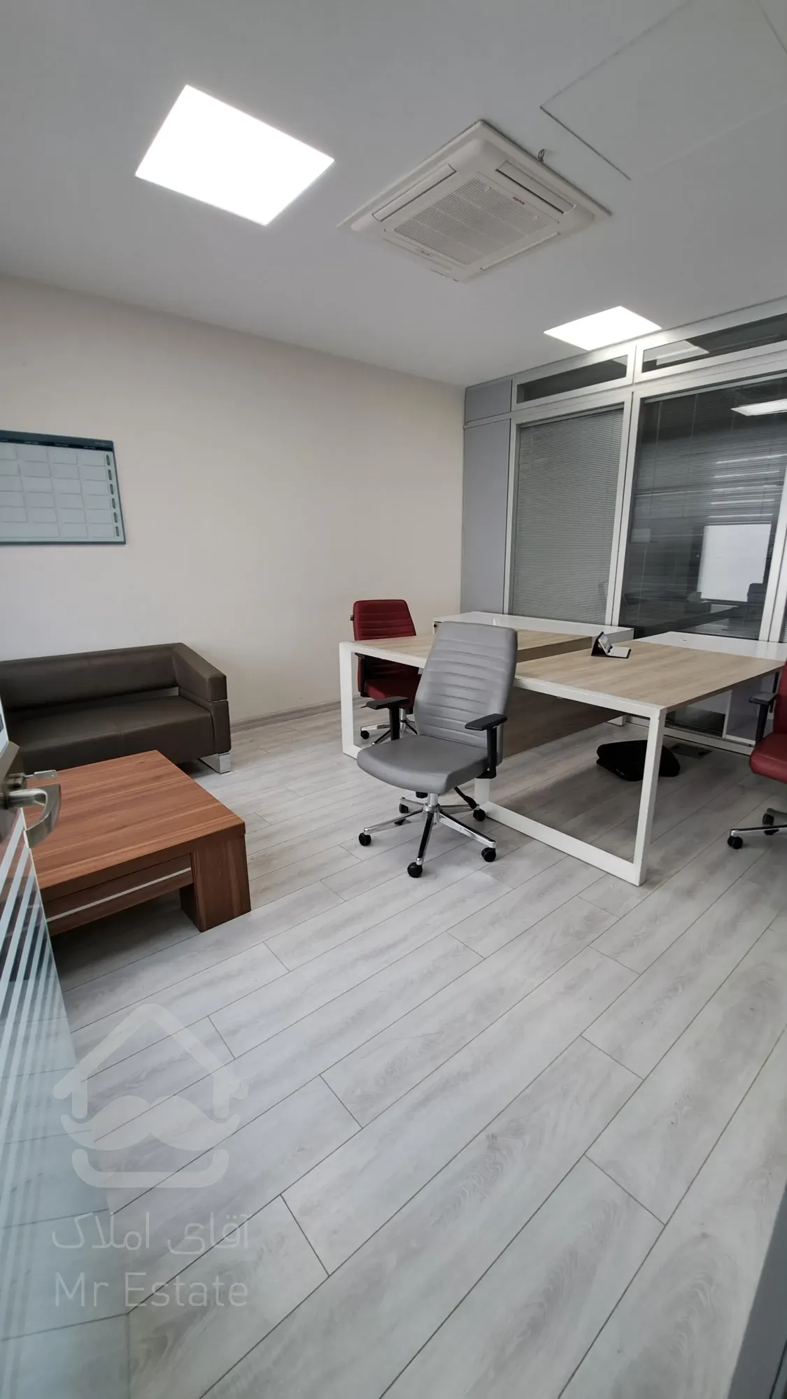 جردن ولیعصر ۲۳۵ متر سنداداری مدرن