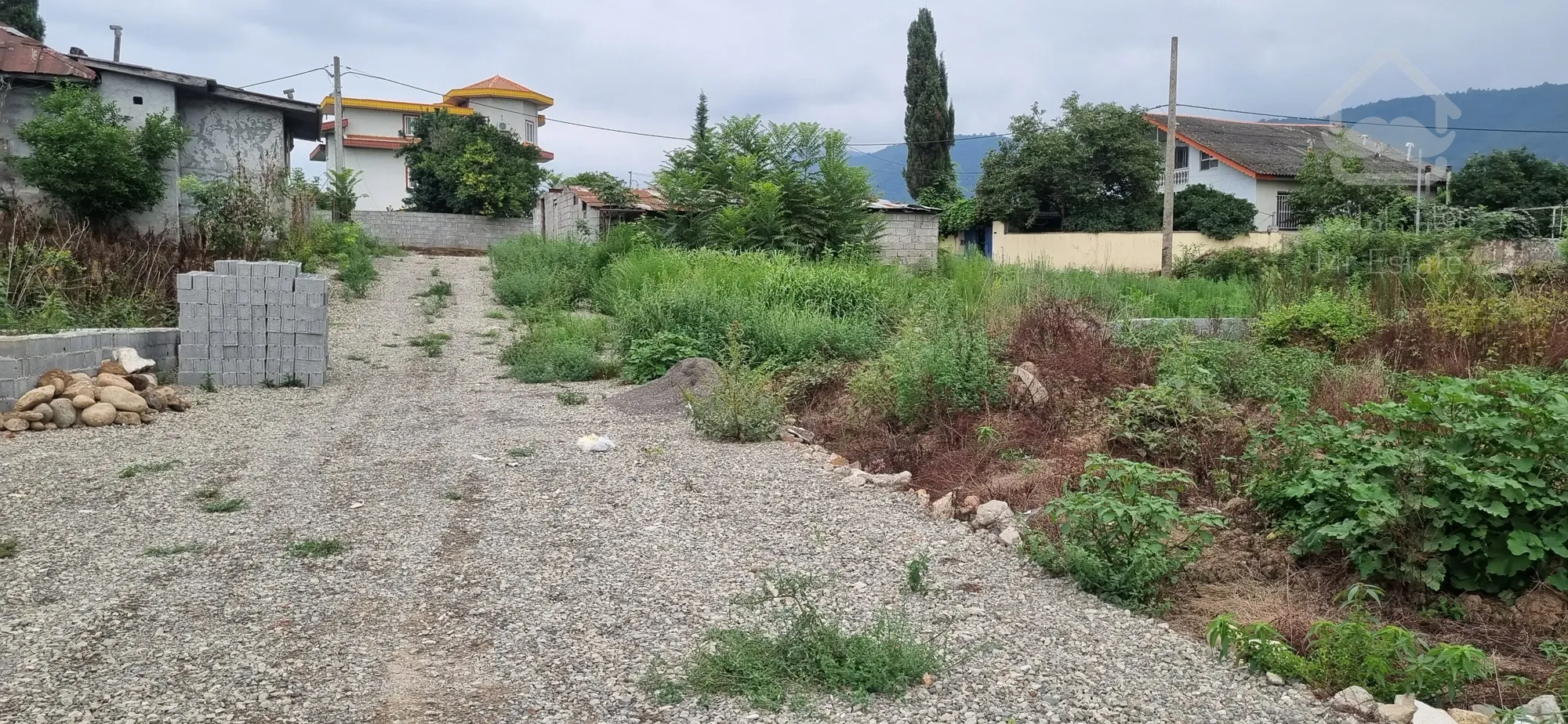 ۲۰۲ متر زمین