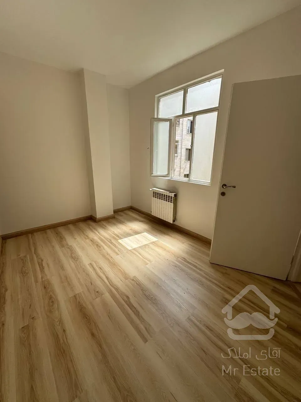 فروش آپارتمان ۸۰متری نما تراورتن بدون پرتی سالن پرده خور