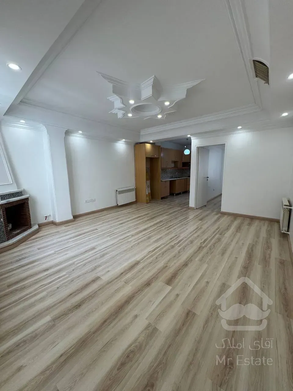 فروش آپارتمان ۸۰متری نما تراورتن بدون پرتی سالن پرده خور