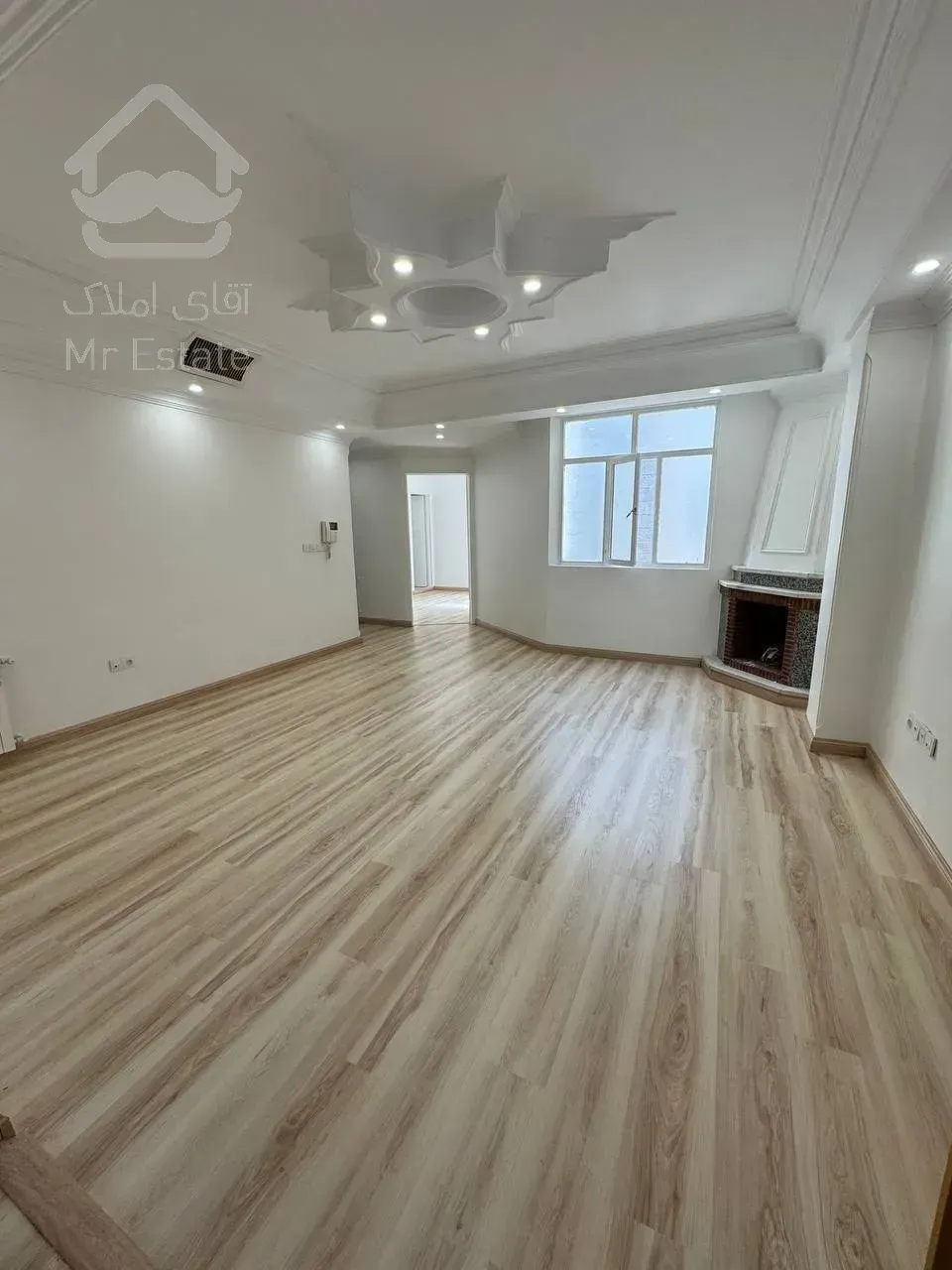 فروش آپارتمان ۸۰متری نما تراورتن بدون پرتی سالن پرده خور