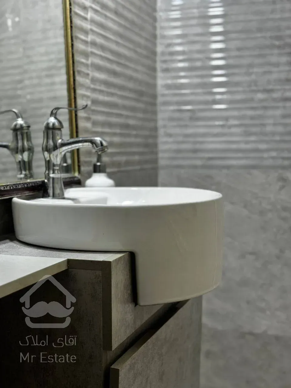 فروش آپارتمان ۷۰متری تاپ لوکیشن زیر قیمت منطقه