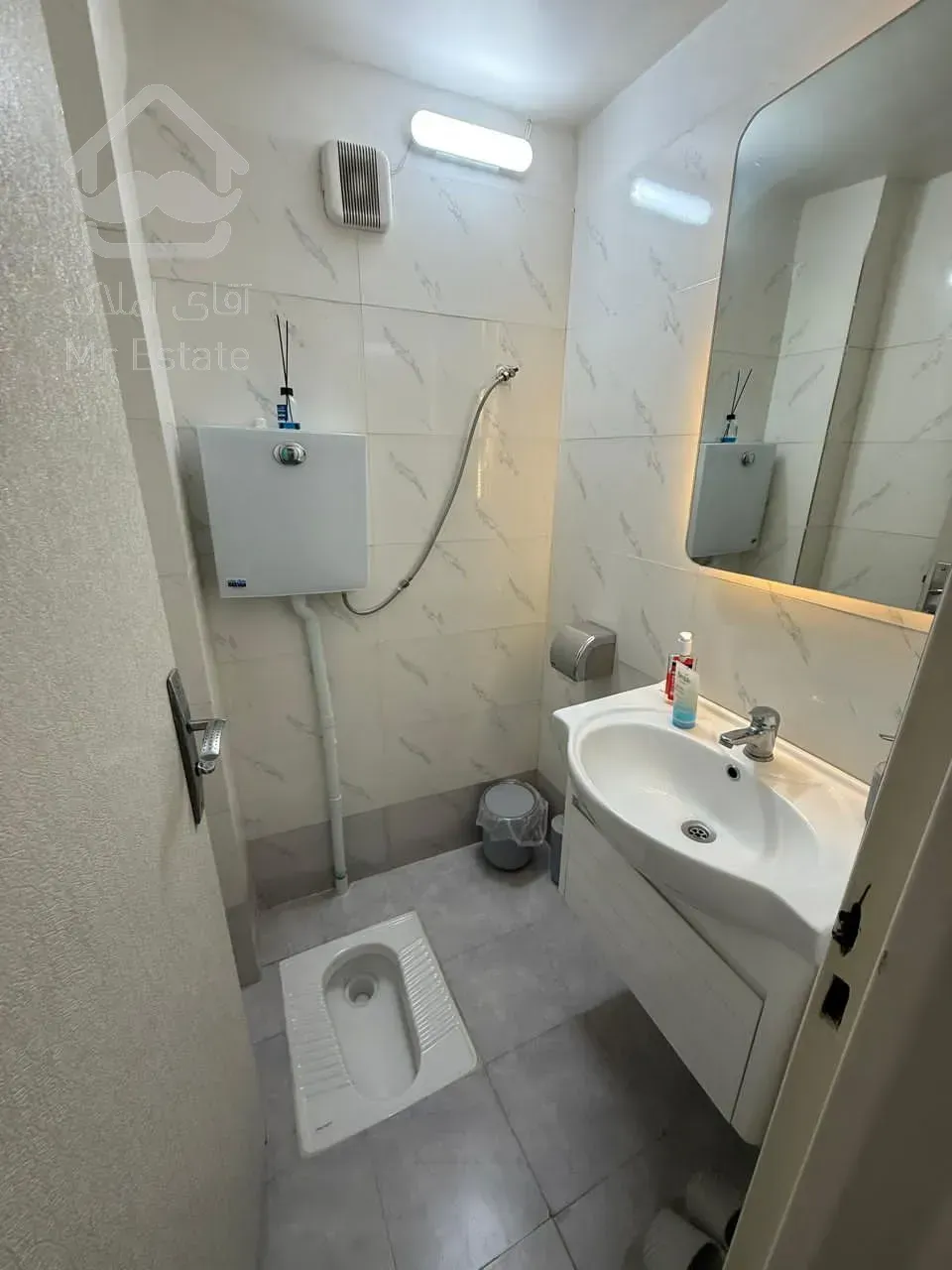 فروش آپارتمان ۵۰متری سالن پرده خور جنوبی نما تراورتن