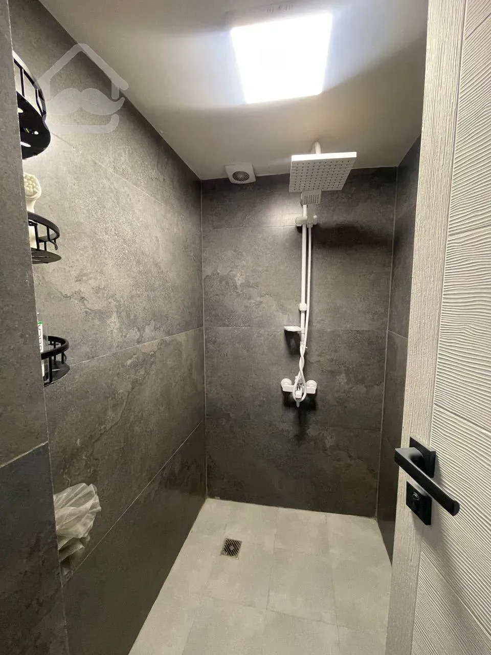 فروش آپارتمان ۸۳متری نوسازی شده بدون ضعف و پرتی