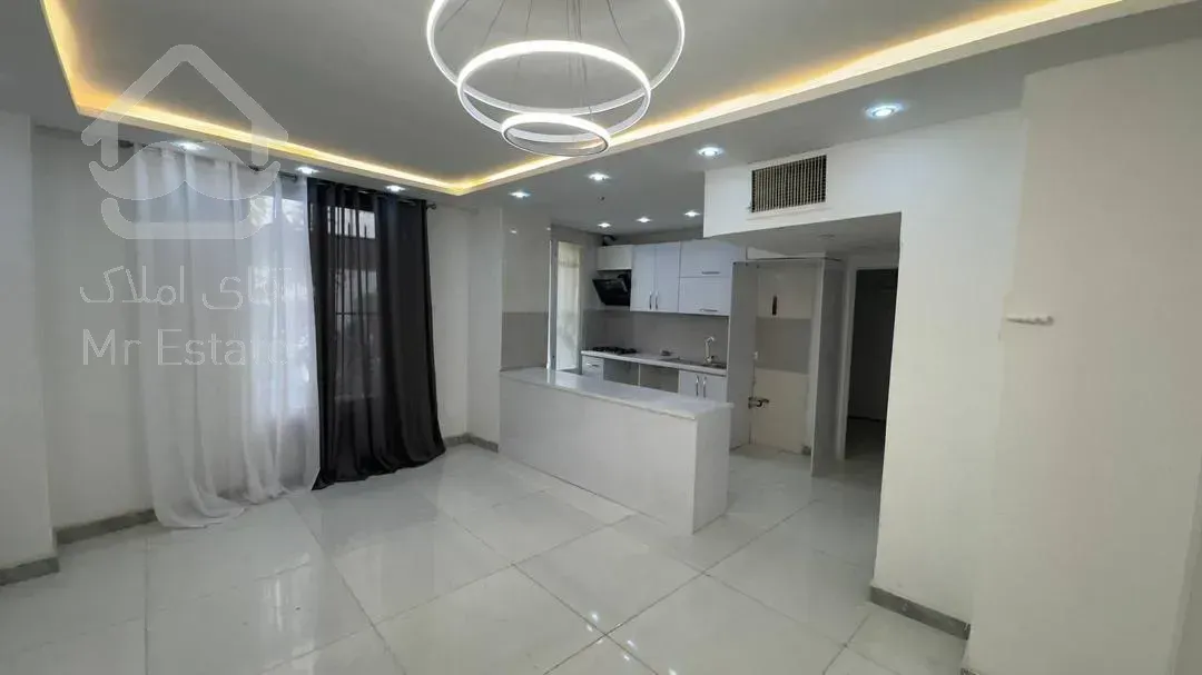 فروش آپارتمان ۸۰متری نما تراورتن نور مستقیم