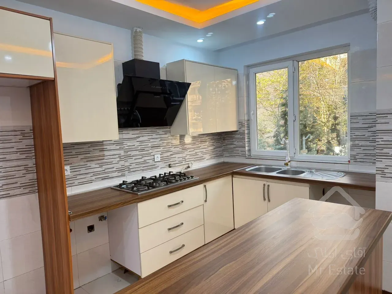 فروش ۶۶۵متری تاپ لوکیشن بسیار خوش نور نقشه