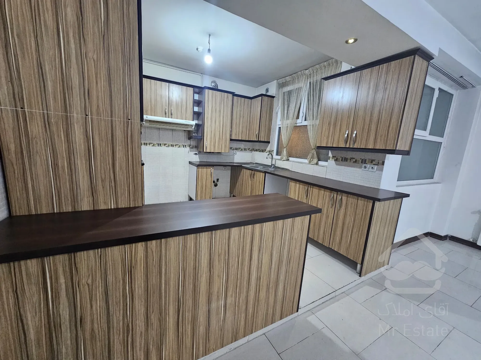 ۱۰۲ متری نگارستان فیروز آبادی