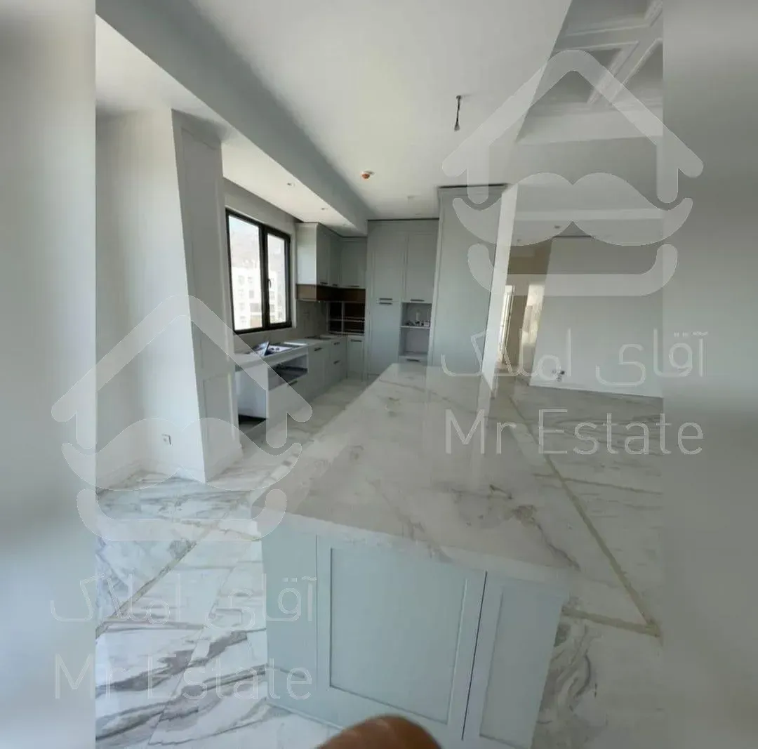 300 متر واحد کلید نخورده