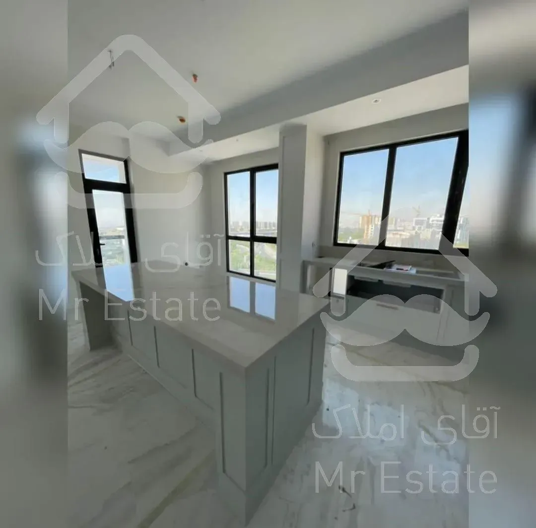 300 متر واحد کلید نخورده