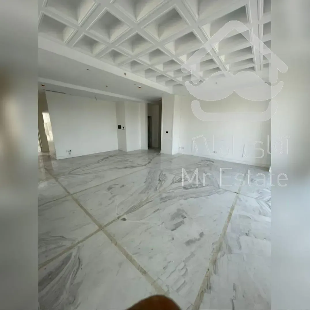 300 متر واحد کلید نخورده