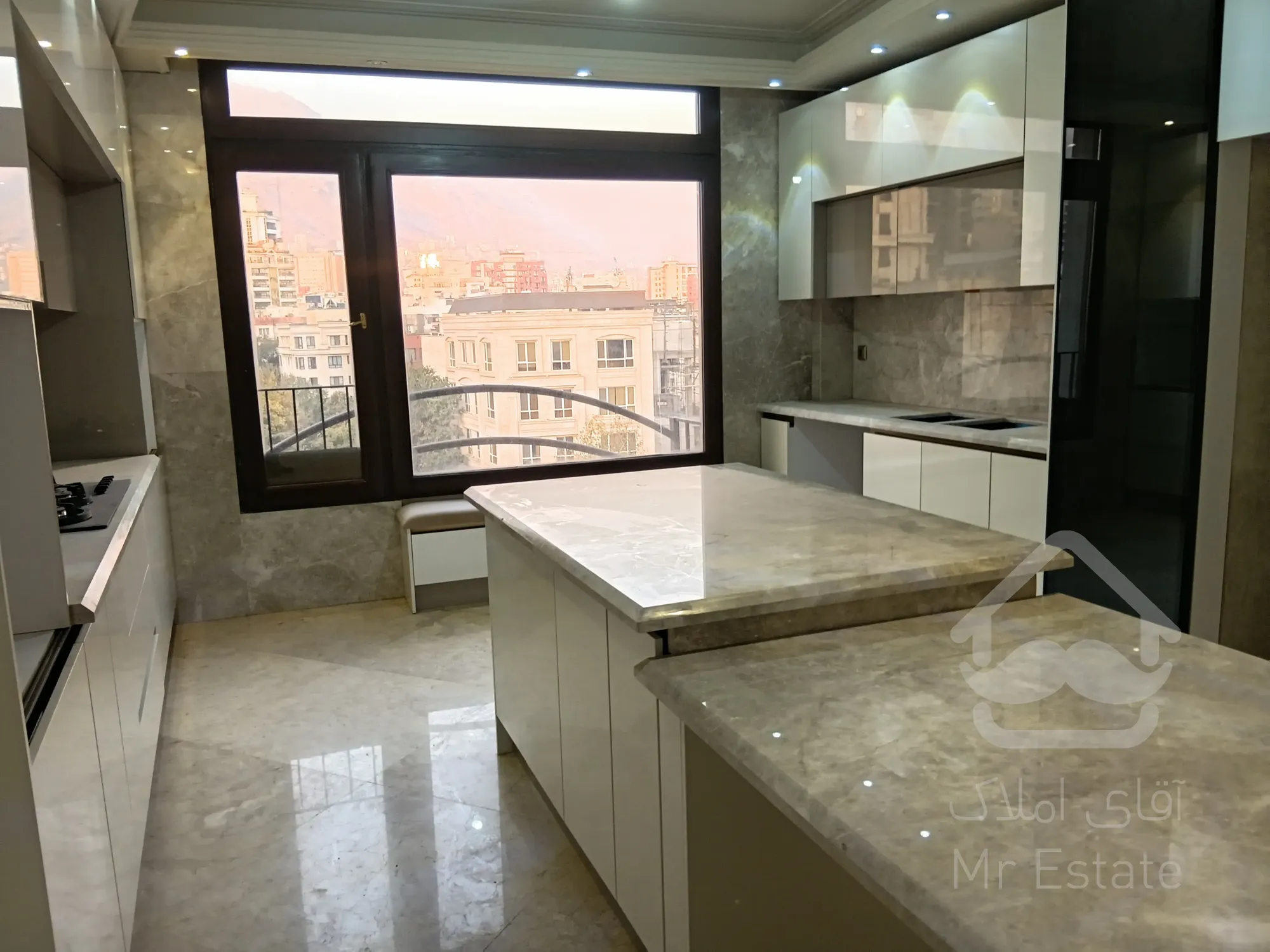 فروش ۲۲۰ متر تکواحدی شخصی ساز فرشته آقا بزرگی تهران