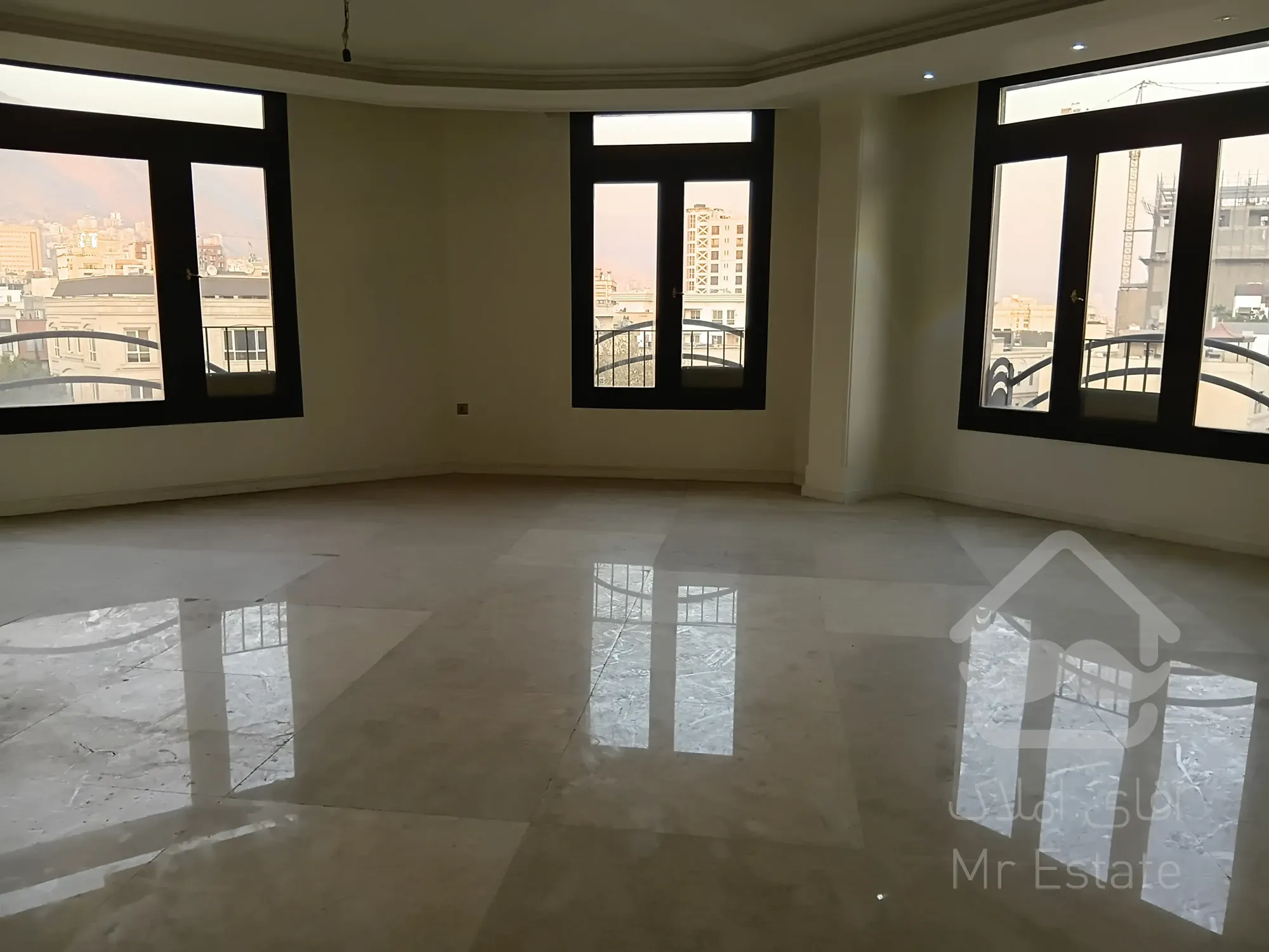 فروش ۲۲۰ متر تکواحدی شخصی ساز فرشته آقا بزرگی تهران