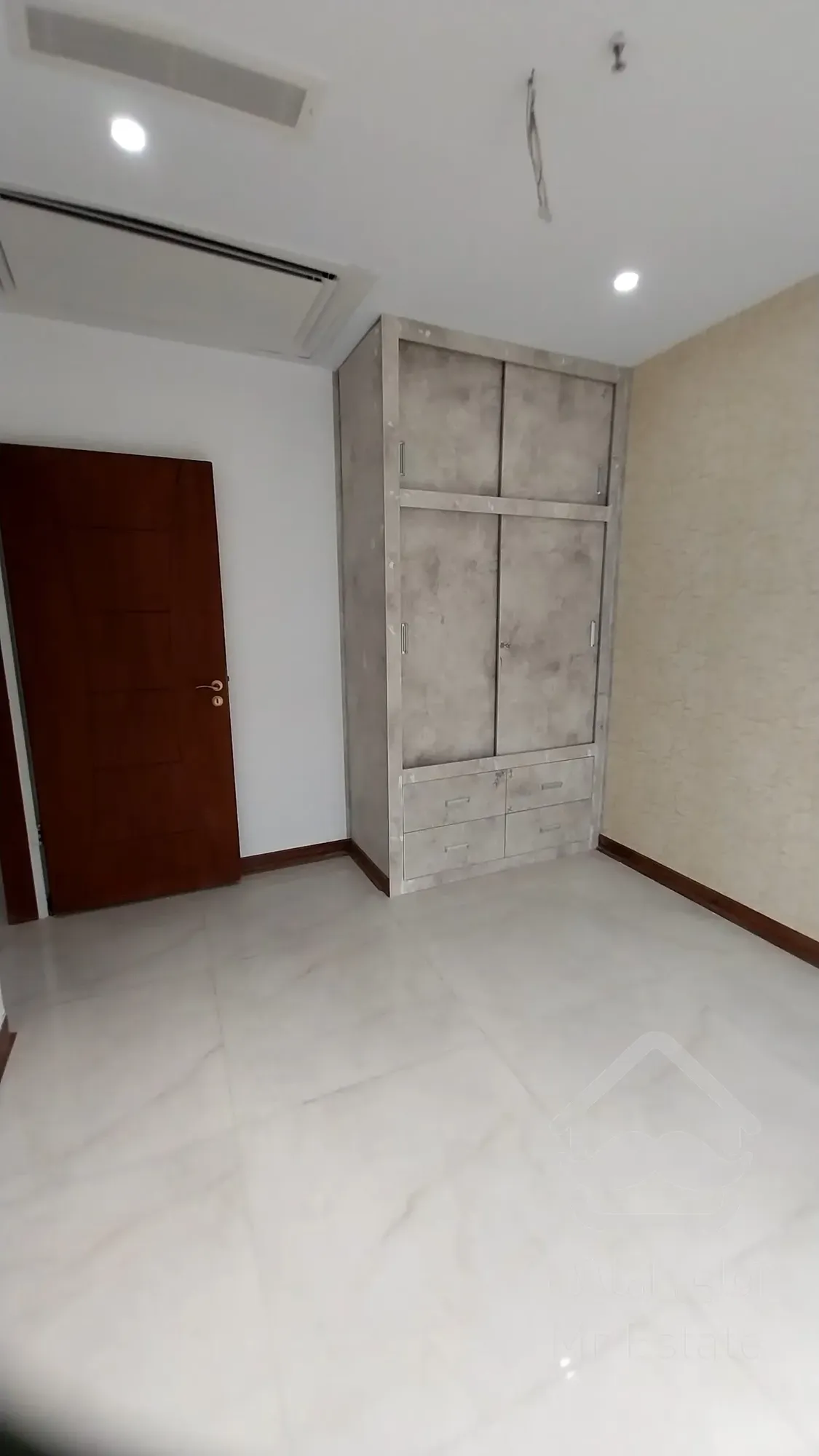 فروش واحد 179 متری 3 خواب در برج رونیکاپالاس